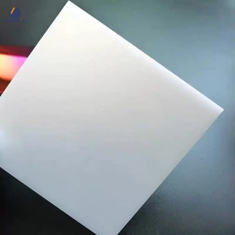 Folha acrílica branca de alta resistência a arranhões, transparente ou opaca, com elevada transparência
